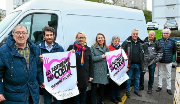 Christiane Migot inaugure un fourgon des Restos du Coeur à Brest