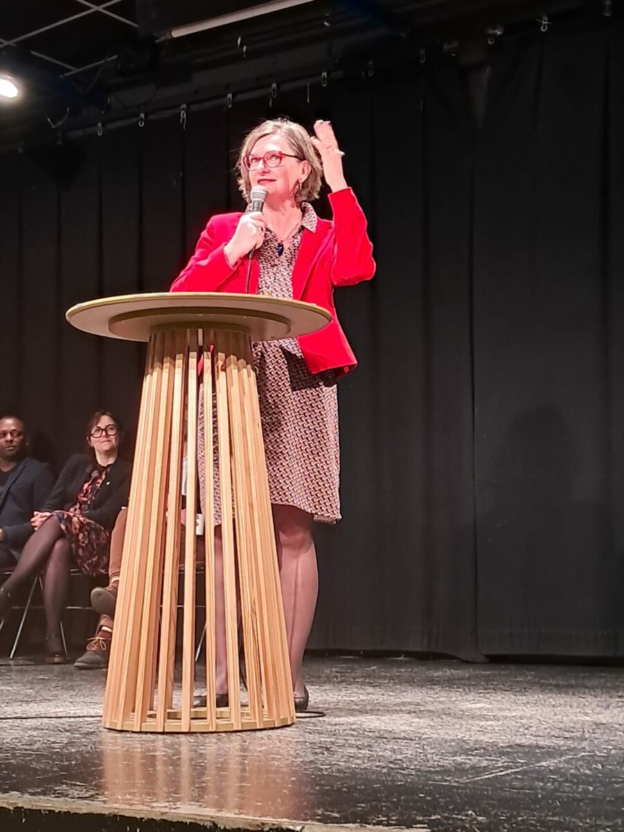 Isabelle Amaglio-Terisse au meeting de fin de campagne à Brest